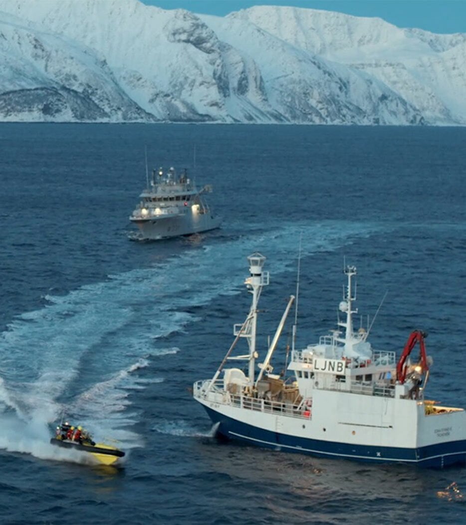海岸警衛隊截查一艘船隻